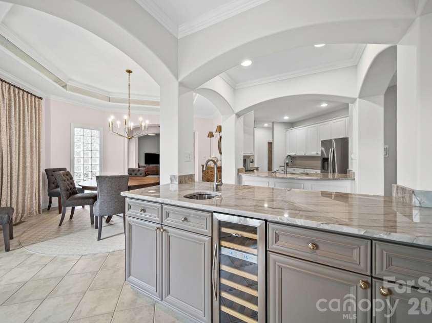 17712 Preston Lake Drive, Cornelius, NC 28031.  MLS# CAR4390824, YatesRealty ID 36211. Wet Bar