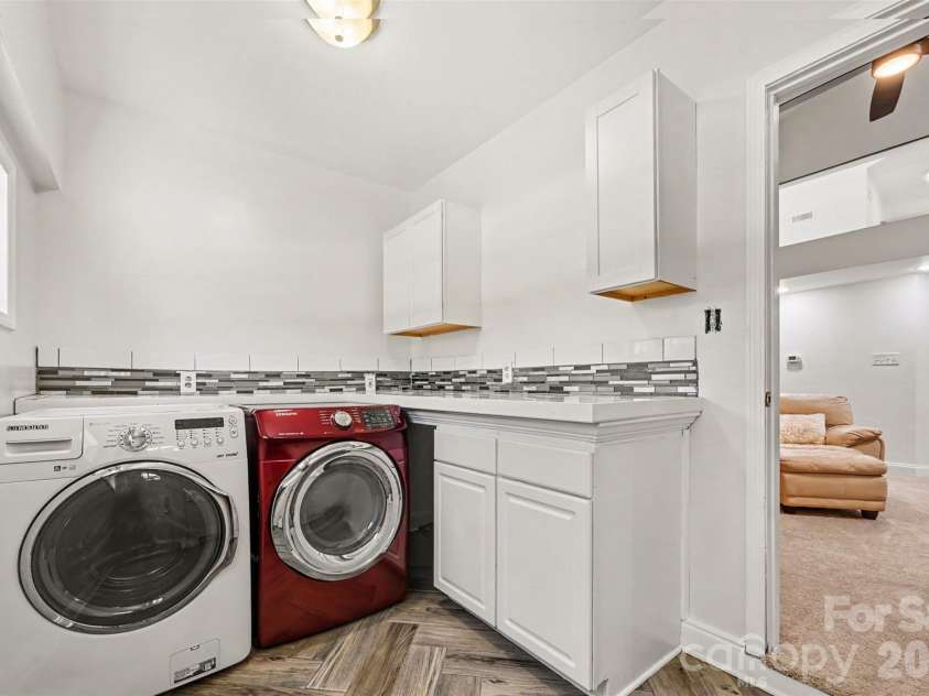 1516 Hensley Road, Fort Mill, SC 29715.  MLS# CAR4395457, YatesRealty ID 36212. A second washer and dryer on the main level. Two laundry rooms. Zero scheduling conflicts.