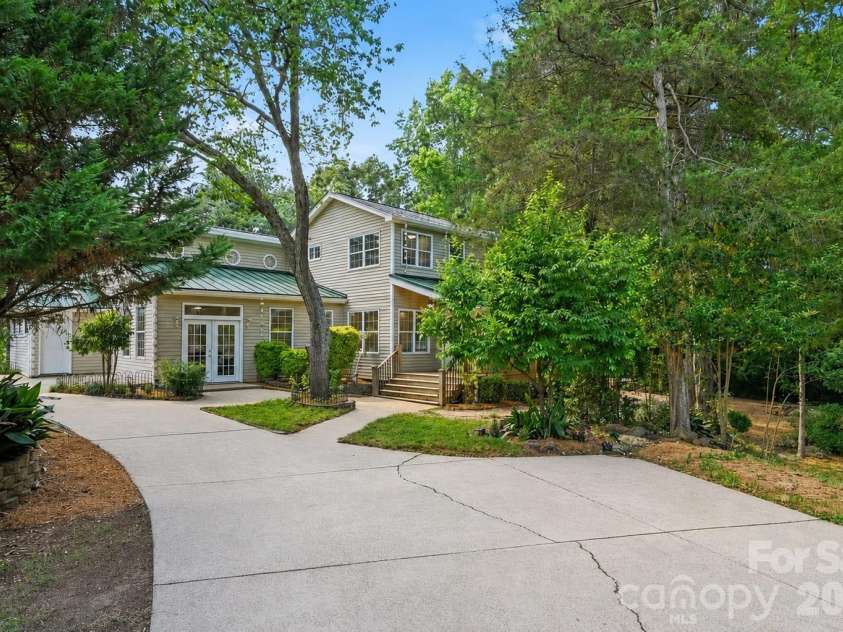 1516 Hensley Road, Fort Mill, SC 29715.  MLS# CAR4395457, YatesRealty ID 36212. That feeling when you pull in and know you are home