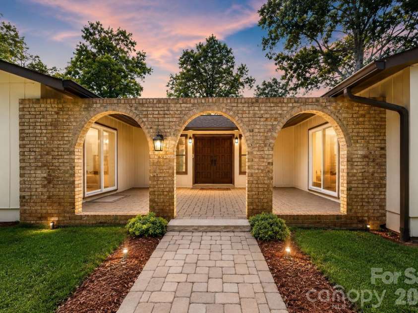 4024 Wandering Lane, Hickory, NC 28601.  MLS# CAR4397647, YatesRealty ID 36213. 