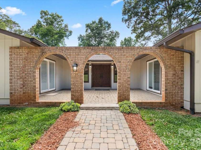 4024 Wandering Lane, Hickory, NC 28601.  MLS# CAR4397647, YatesRealty ID 36213. 