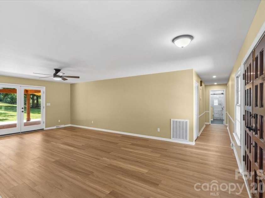 4024 Wandering Lane, Hickory, NC 28601.  MLS# CAR4397647, YatesRealty ID 36213. 