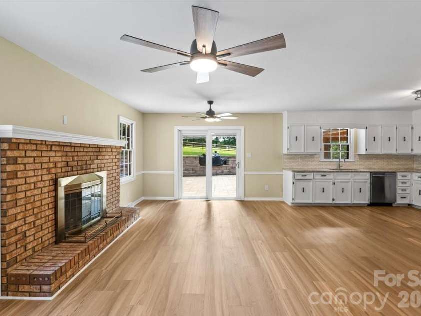 4024 Wandering Lane, Hickory, NC 28601.  MLS# CAR4397647, YatesRealty ID 36213. 