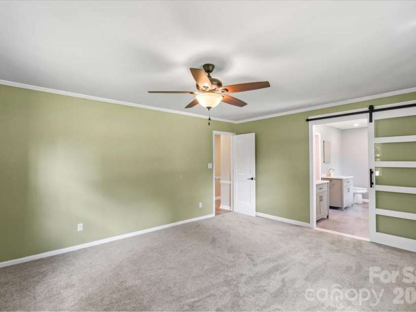 4024 Wandering Lane, Hickory, NC 28601.  MLS# CAR4397647, YatesRealty ID 36213. 