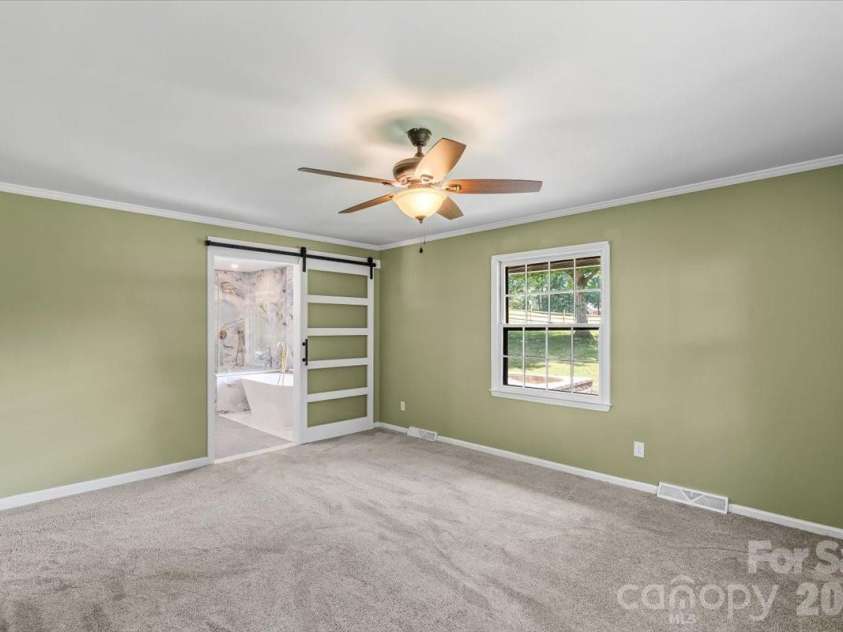 4024 Wandering Lane, Hickory, NC 28601.  MLS# CAR4397647, YatesRealty ID 36213. 