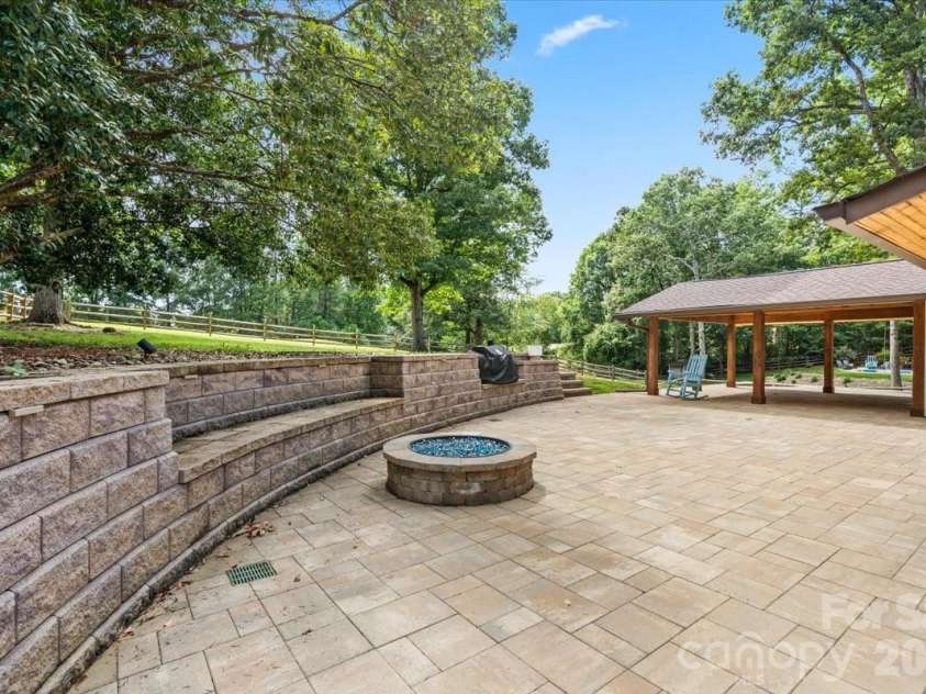 4024 Wandering Lane, Hickory, NC 28601.  MLS# CAR4397647, YatesRealty ID 36213. 