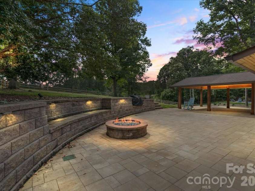 4024 Wandering Lane, Hickory, NC 28601.  MLS# CAR4397647, YatesRealty ID 36213. 