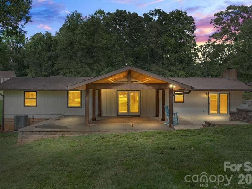 4024 Wandering Lane, Hickory, NC 28601.  MLS# CAR4397647, YatesRealty ID 36213. 