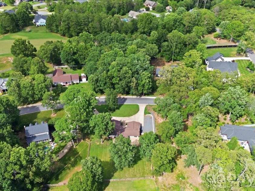 4024 Wandering Lane, Hickory, NC 28601.  MLS# CAR4397647, YatesRealty ID 36213. 