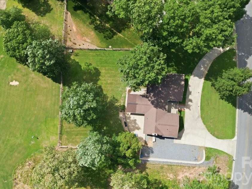 4024 Wandering Lane, Hickory, NC 28601.  MLS# CAR4397647, YatesRealty ID 36213. 