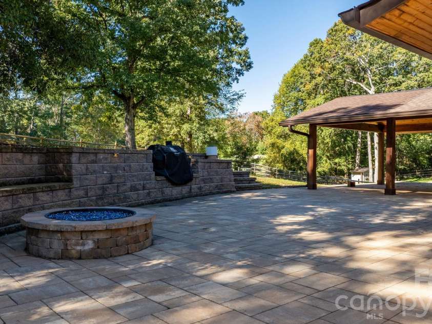 4024 Wandering Lane, Hickory, NC 28601.  MLS# CAR4436910, YatesRealty ID 36213. 