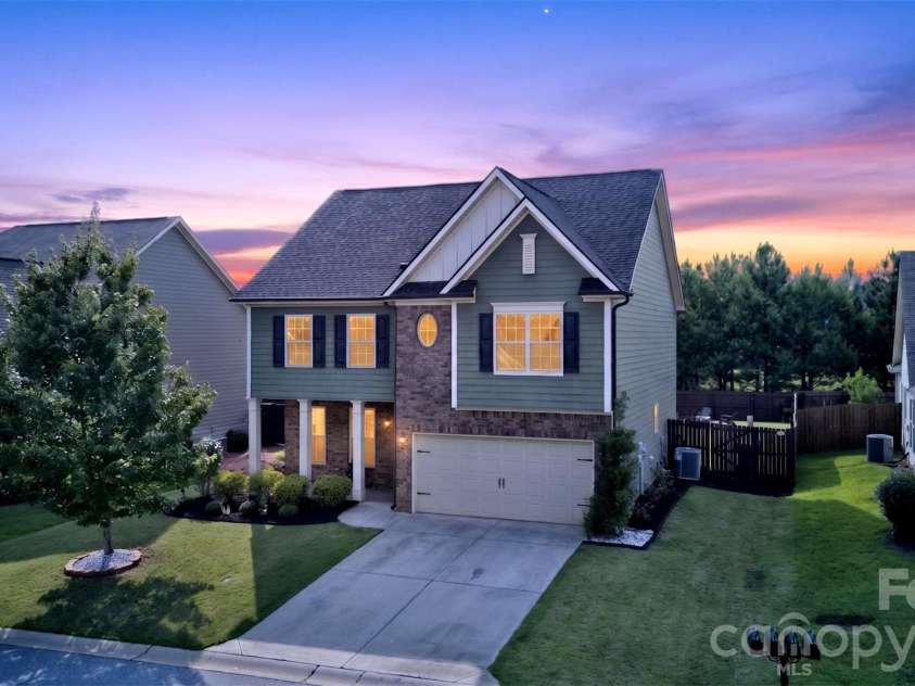 222 Santa Ana Way, Duncan, SC 29334.  MLS# CAR4394280, YatesRealty ID 36214. 