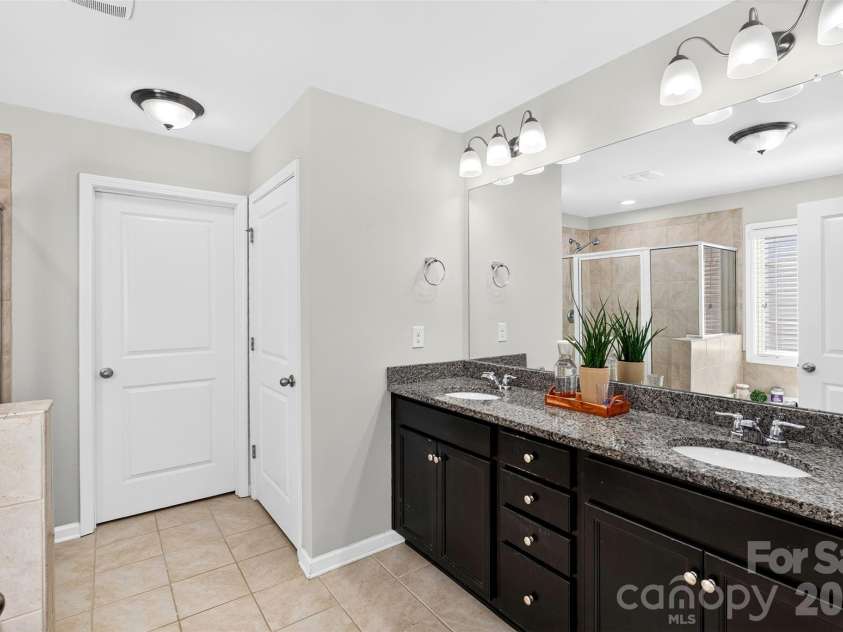 222 Santa Ana Way, Duncan, SC 29334.  MLS# CAR4394280, YatesRealty ID 36214. 