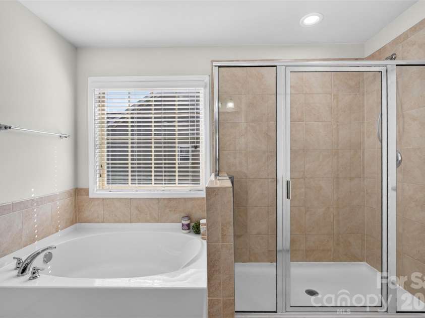 222 Santa Ana Way, Duncan, SC 29334.  MLS# CAR4394280, YatesRealty ID 36214. 