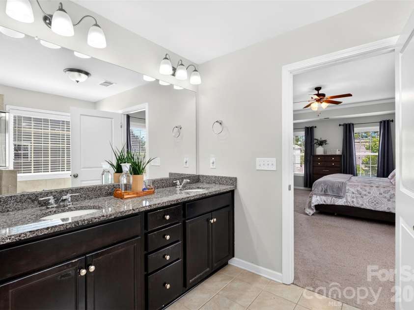 222 Santa Ana Way, Duncan, SC 29334.  MLS# CAR4394280, YatesRealty ID 36214. 