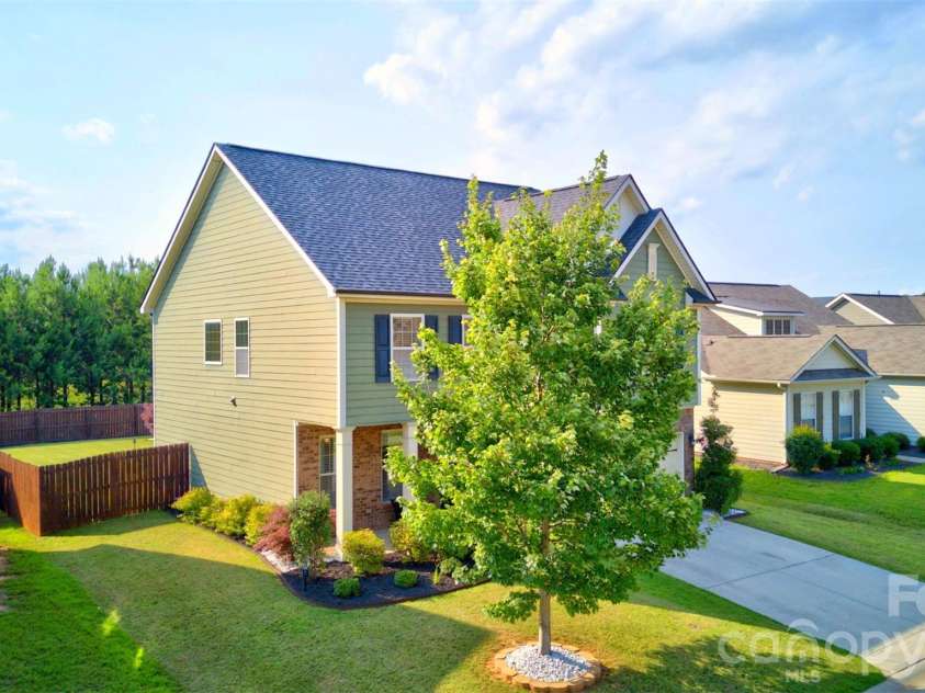 222 Santa Ana Way, Duncan, SC 29334.  MLS# CAR4394280, YatesRealty ID 36214. 