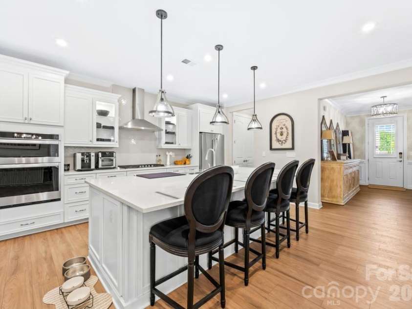 9612 Liberty Hill Drive, Mint Hill, NC 28227.  MLS# CAR4398722, YatesRealty ID 36215. Gourmet open kitchen