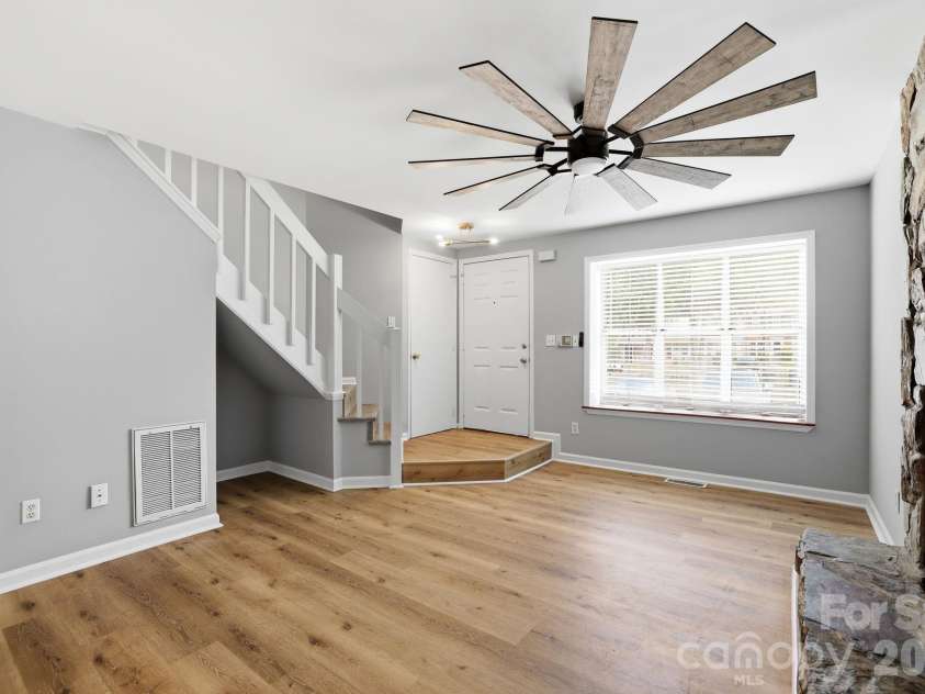 8237 Circle Tree Lane, Charlotte, NC 28277.  MLS# CAR4399035, YatesRealty ID 36219. 
