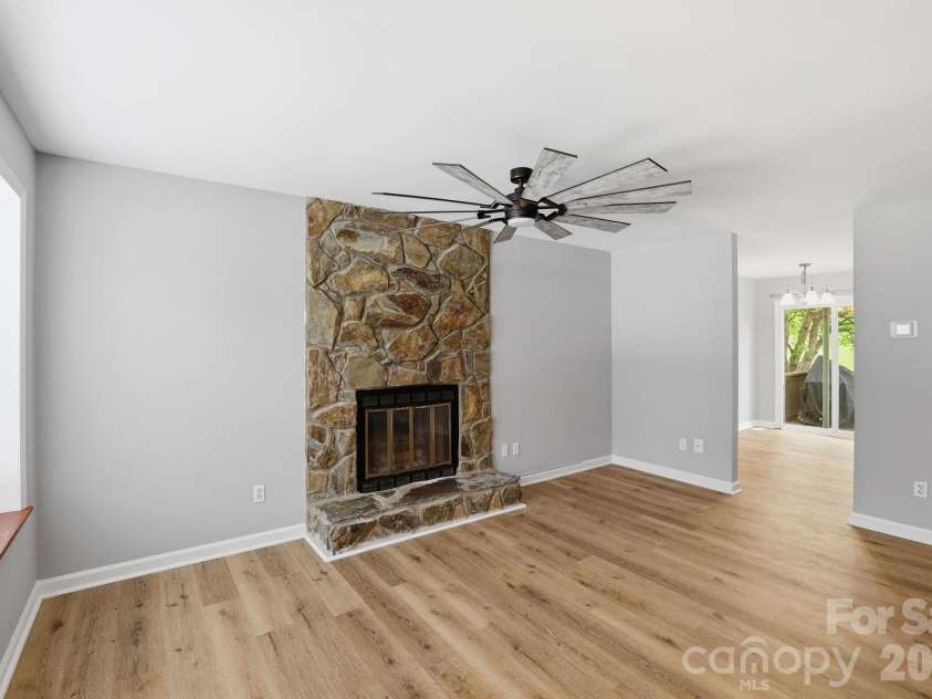 8237 Circle Tree Lane, Charlotte, NC 28277.  MLS# CAR4399035, YatesRealty ID 36219. 