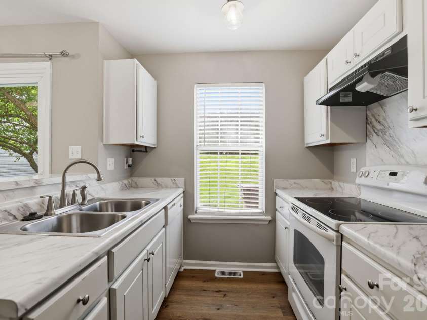 8237 Circle Tree Lane, Charlotte, NC 28277.  MLS# CAR4399035, YatesRealty ID 36219. 