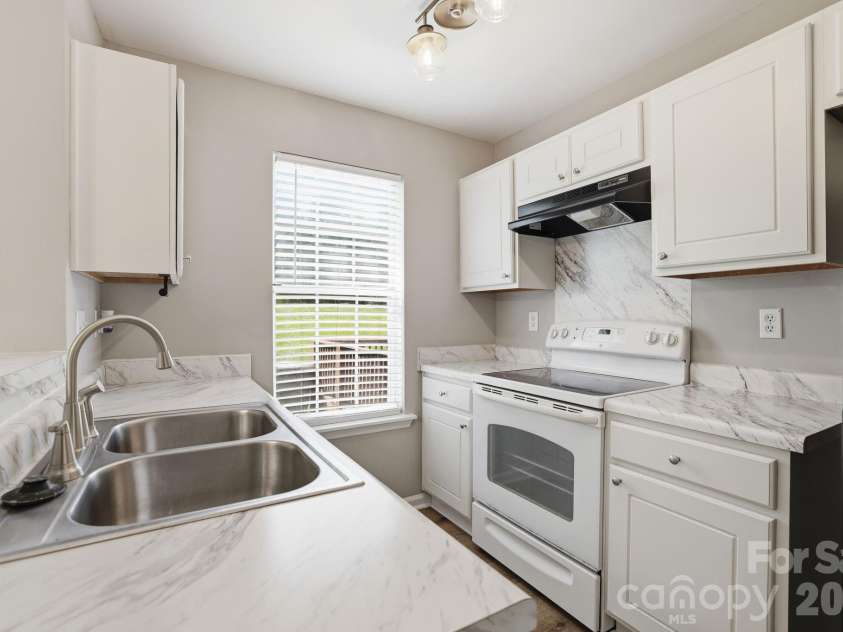 8237 Circle Tree Lane, Charlotte, NC 28277.  MLS# CAR4399035, YatesRealty ID 36219. 