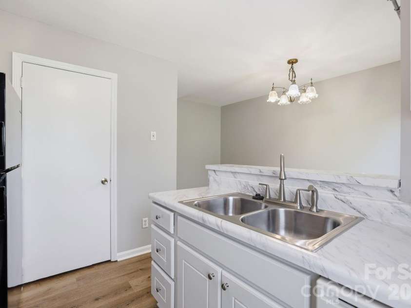 8237 Circle Tree Lane, Charlotte, NC 28277.  MLS# CAR4399035, YatesRealty ID 36219. 