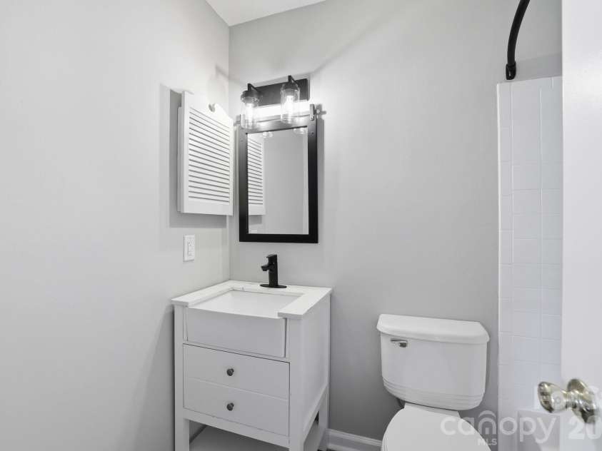 8237 Circle Tree Lane, Charlotte, NC 28277.  MLS# CAR4399035, YatesRealty ID 36219. 