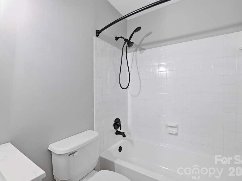 8237 Circle Tree Lane, Charlotte, NC 28277.  MLS# CAR4399035, YatesRealty ID 36219. 