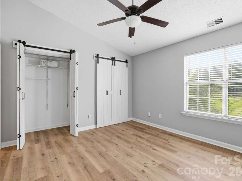 8237 Circle Tree Lane, Charlotte, NC 28277.  MLS# CAR4399035, YatesRealty ID 36219. 