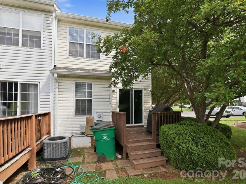 8237 Circle Tree Lane, Charlotte, NC 28277.  MLS# CAR4399035, YatesRealty ID 36219. 