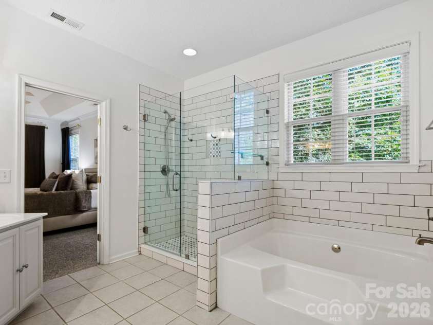 412 Silo Drive, Asheville, NC 28806.  MLS# CAR4399227, YatesRealty ID 36220. Primary en suite.