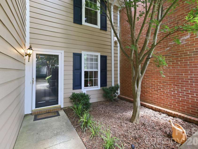 9319 Vicksburg Park Court, Charlotte, NC 28210.  MLS# CAR4395512, YatesRealty ID 36221. 