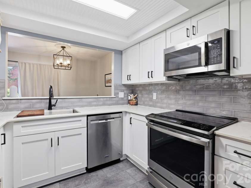 9319 Vicksburg Park Court, Charlotte, NC 28210.  MLS# CAR4395512, YatesRealty ID 36221. 