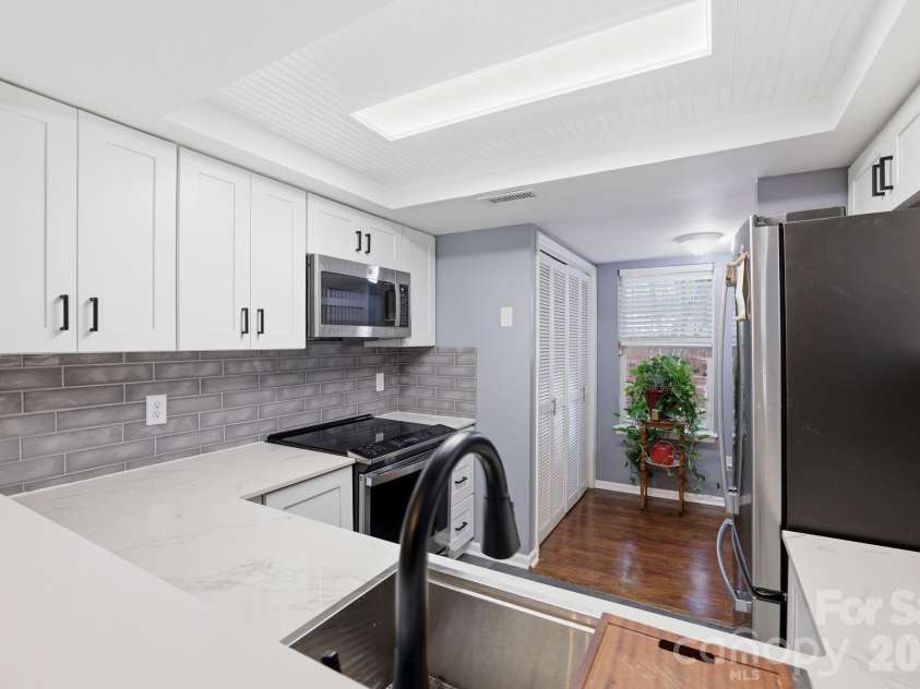 9319 Vicksburg Park Court, Charlotte, NC 28210.  MLS# CAR4395512, YatesRealty ID 36221. 