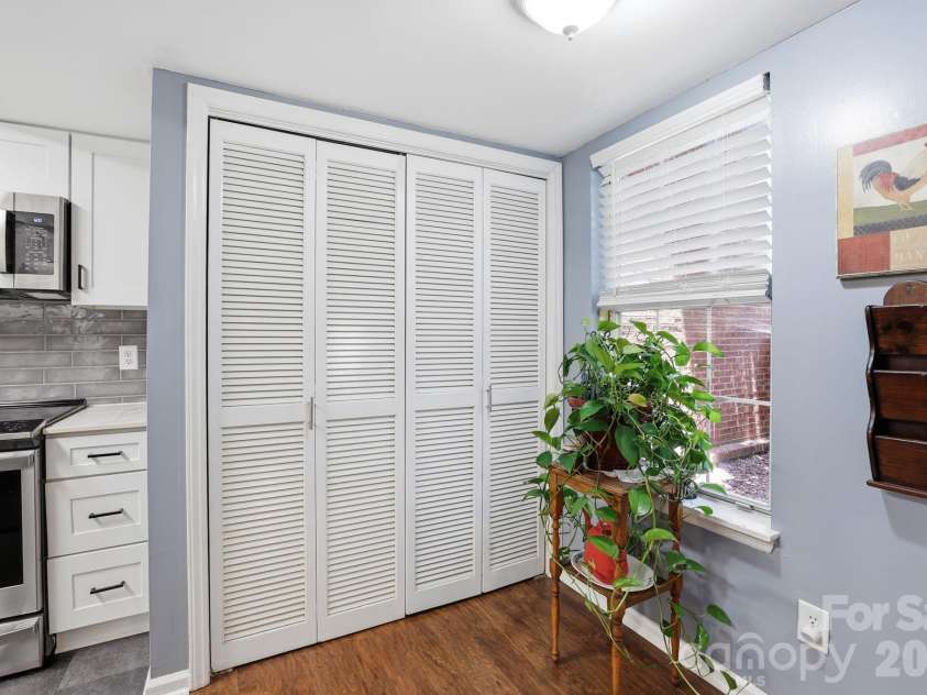 9319 Vicksburg Park Court, Charlotte, NC 28210.  MLS# CAR4395512, YatesRealty ID 36221. 