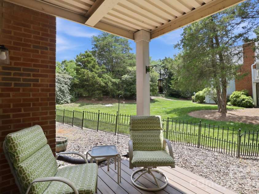 9319 Vicksburg Park Court, Charlotte, NC 28210.  MLS# CAR4395512, YatesRealty ID 36221. 