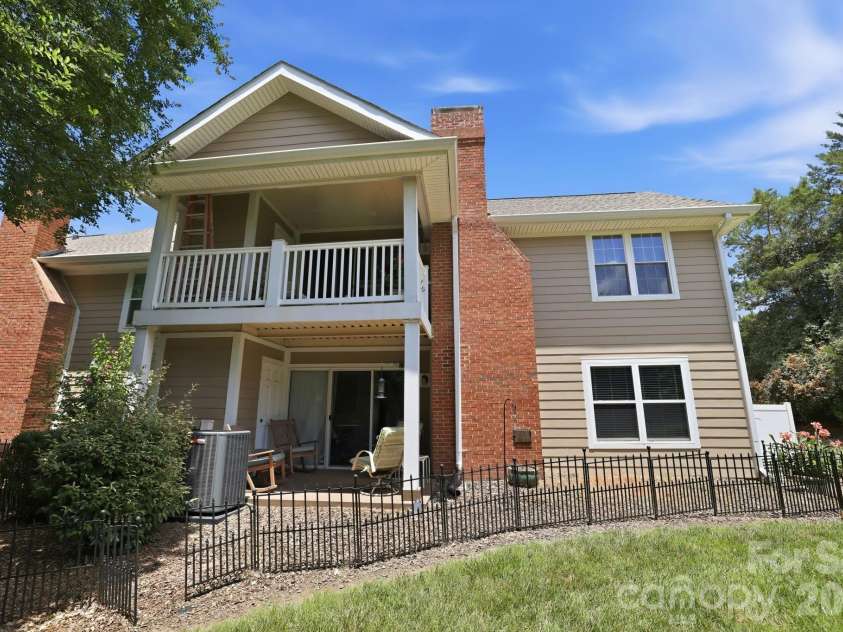9319 Vicksburg Park Court, Charlotte, NC 28210.  MLS# CAR4395512, YatesRealty ID 36221. 