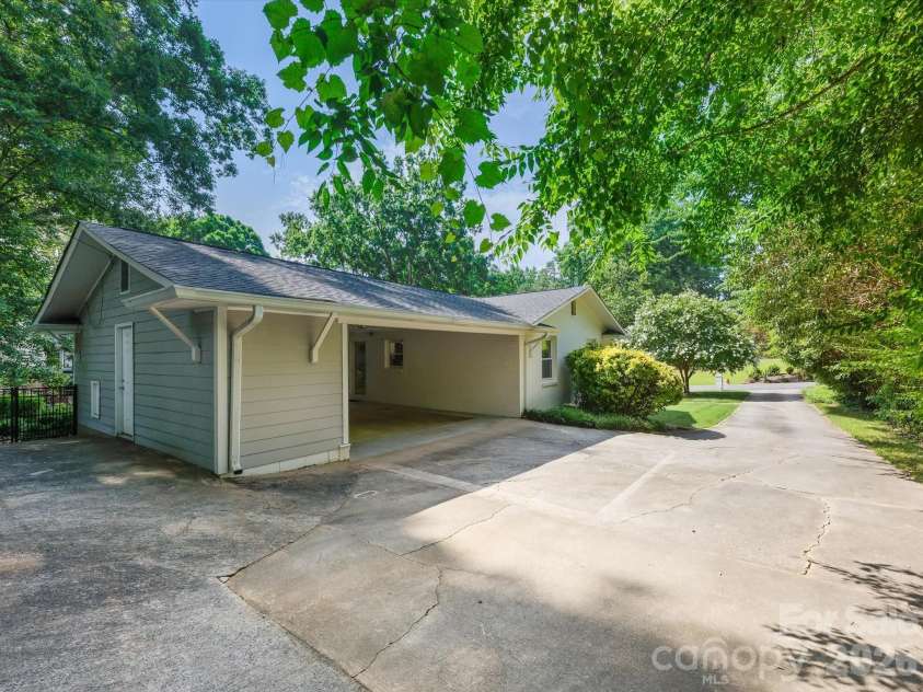 6419 Morven Lane, Charlotte, NC 28270.  MLS# CAR4400448, YatesRealty ID 36225. 
