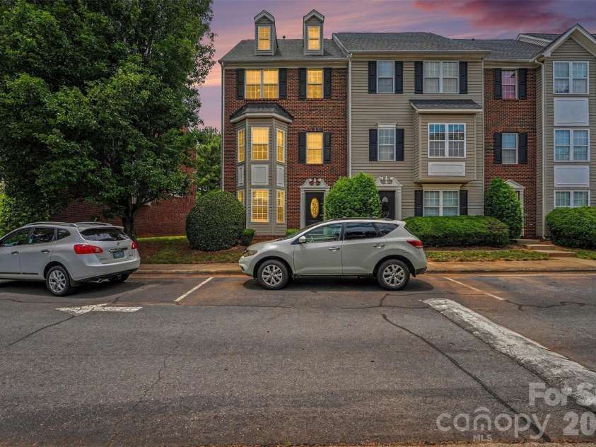 9866 Treeside Lane, Matthews, NC 28105.  MLS# CAR4400724, YatesRealty ID 36226. 