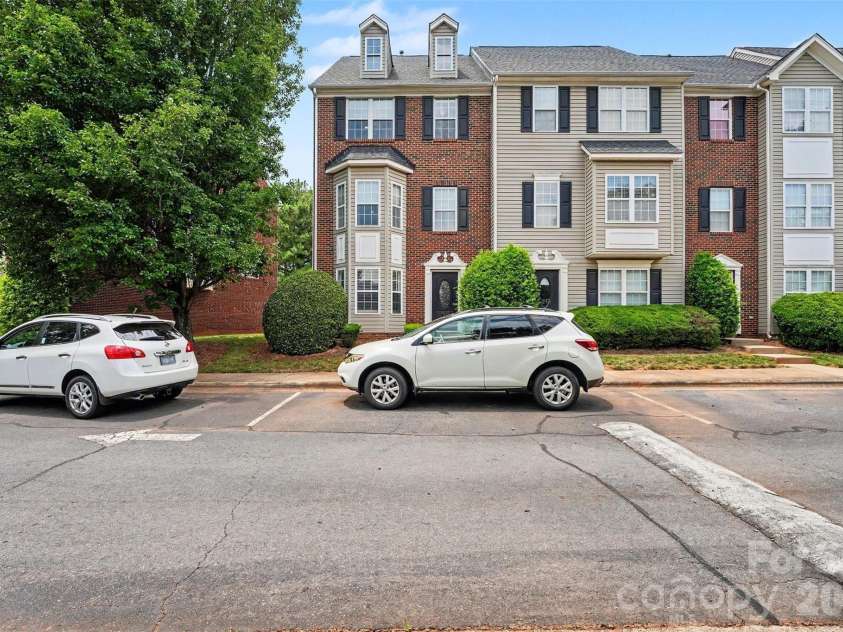 9866 Treeside Lane, Matthews, NC 28105.  MLS# CAR4400724, YatesRealty ID 36226. 