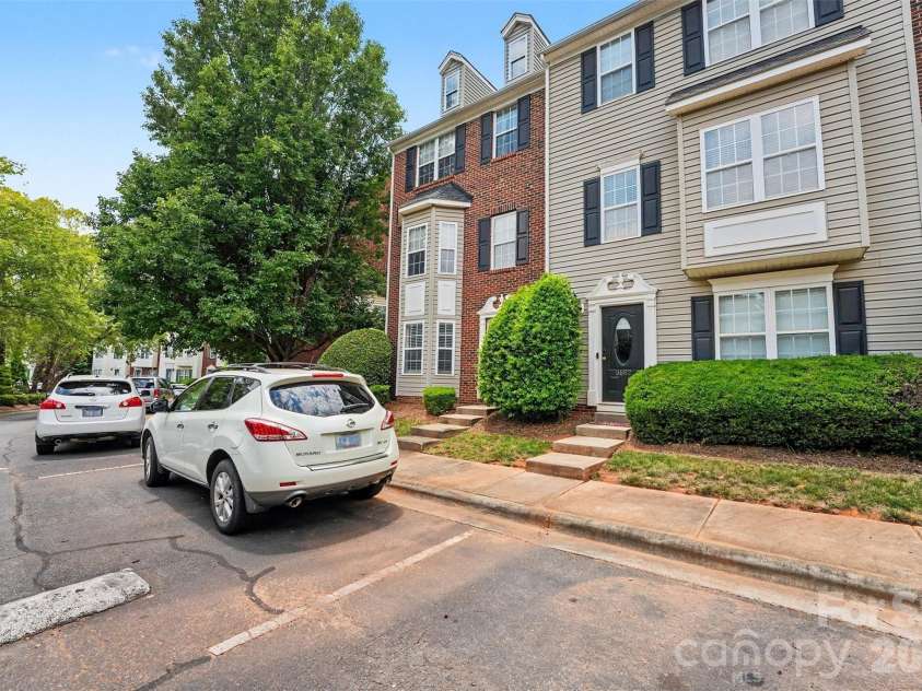 9866 Treeside Lane, Matthews, NC 28105.  MLS# CAR4400724, YatesRealty ID 36226. 