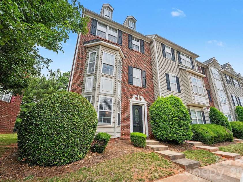 9866 Treeside Lane, Matthews, NC 28105.  MLS# CAR4400724, YatesRealty ID 36226. 