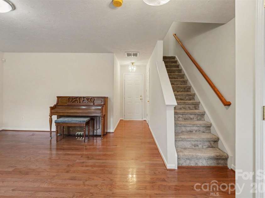 9866 Treeside Lane, Matthews, NC 28105.  MLS# CAR4400724, YatesRealty ID 36226. 
