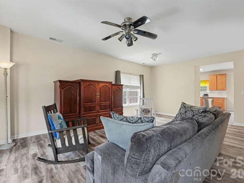 9866 Treeside Lane, Matthews, NC 28105.  MLS# CAR4400724, YatesRealty ID 36226. 