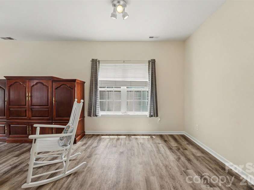 9866 Treeside Lane, Matthews, NC 28105.  MLS# CAR4400724, YatesRealty ID 36226. 