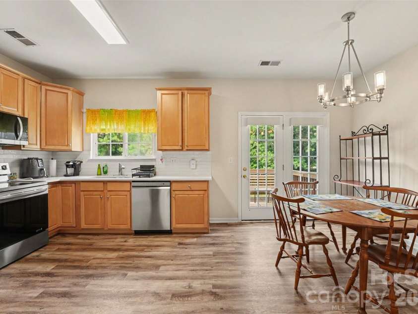 9866 Treeside Lane, Matthews, NC 28105.  MLS# CAR4400724, YatesRealty ID 36226. 