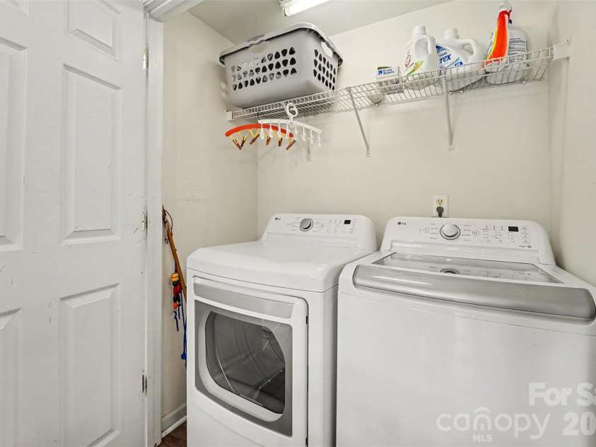 9866 Treeside Lane, Matthews, NC 28105.  MLS# CAR4400724, YatesRealty ID 36226. 