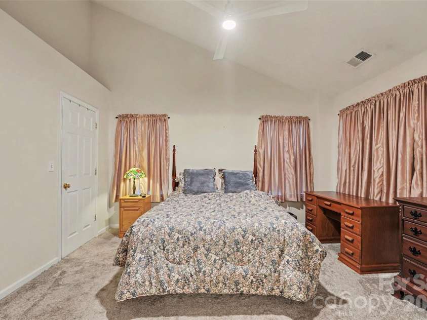 9866 Treeside Lane, Matthews, NC 28105.  MLS# CAR4400724, YatesRealty ID 36226. 