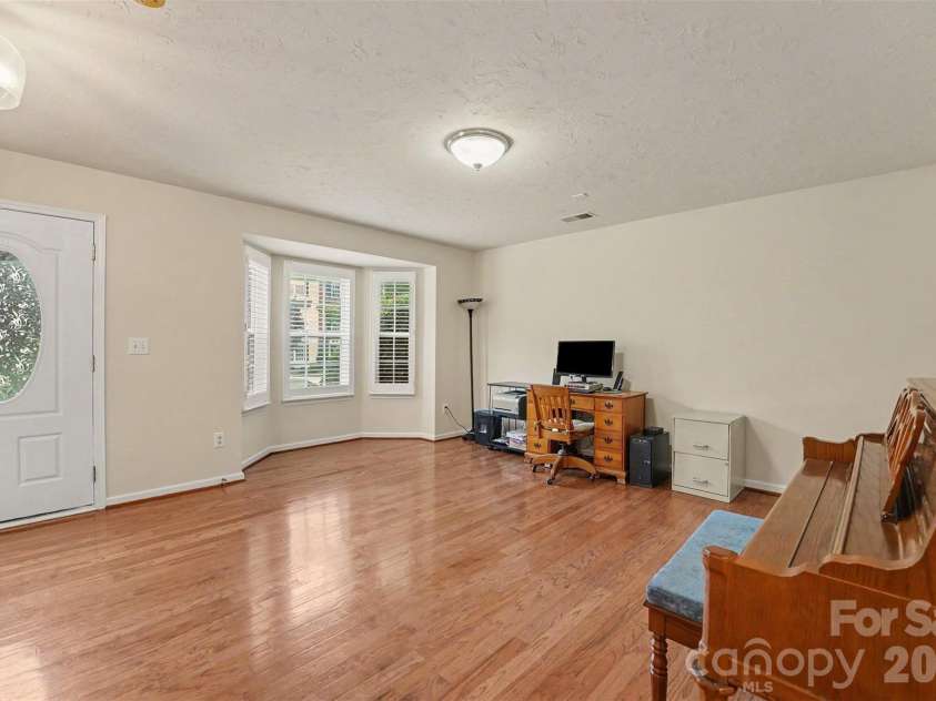 9866 Treeside Lane, Matthews, NC 28105.  MLS# CAR4400724, YatesRealty ID 36226. 