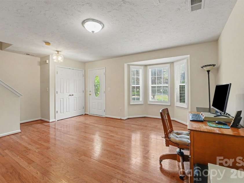9866 Treeside Lane, Matthews, NC 28105.  MLS# CAR4400724, YatesRealty ID 36226. 